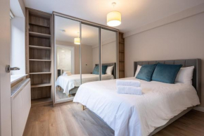 Central 1st Floor Stylish 2-Bed Apartment